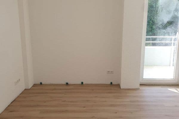 Pronájem bytu 3+1 76 m², Krummenackerstraße 71, Esslingen am Neckar Pronájem bytu 3+1 76 m², Krummenackerstraße 71, Esslingen am Neckar