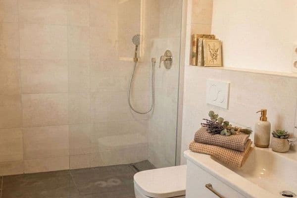 Pronájem bytu 3+1 80 m², Hessenstr. 4, Bremen, Bremen Pronájem bytu 3+1 80 m², Hessenstr. 4, Bremen, Bremen