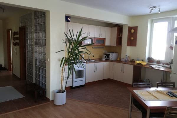 Pronájem bytu 2+1 72 m², Nejedlého, Dúbravka Pronájem bytu 2+1 72 m², Nejedlého, Dúbravka