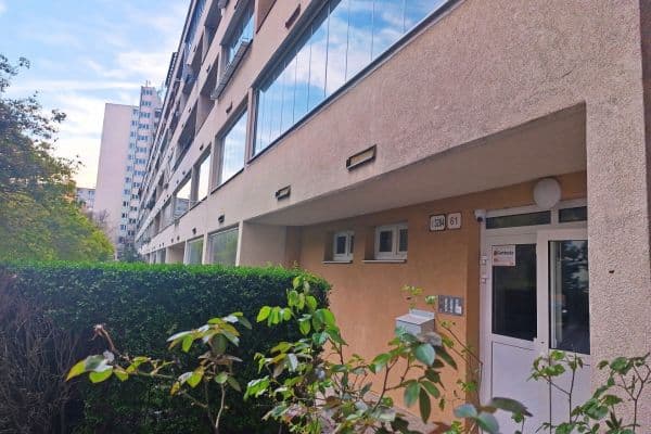 Pronájem bytu 2+1 72 m², Nejedlého, Dúbravka Pronájem bytu 2+1 72 m², Nejedlého, Dúbravka