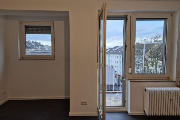 Pronájem bytu 1+1 30 m², Düsseldorf, Severní Porýní-Vestfálsko Pronájem bytu 1+1 30 m², Düsseldorf, Severní Porýní-Vestfálsko