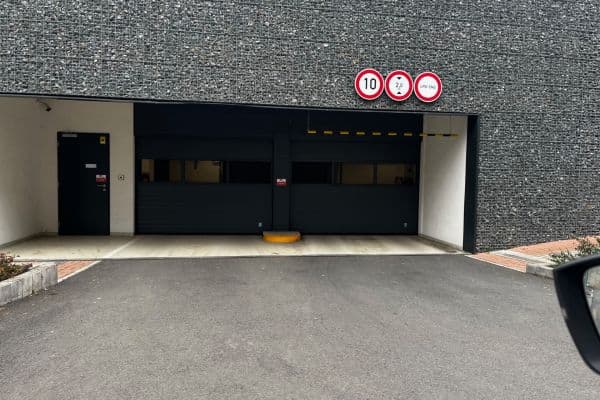 Pronájem garáže 12 m², Zlochova, Praha Pronájem garáže 12 m², Zlochova, Praha