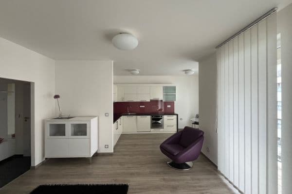 Pronájem bytu 1+kk 43 m², Březnická, Zlín, Zlínský kraj Pronájem bytu 1+kk 43 m², Březnická, Zlín, Zlínský kraj