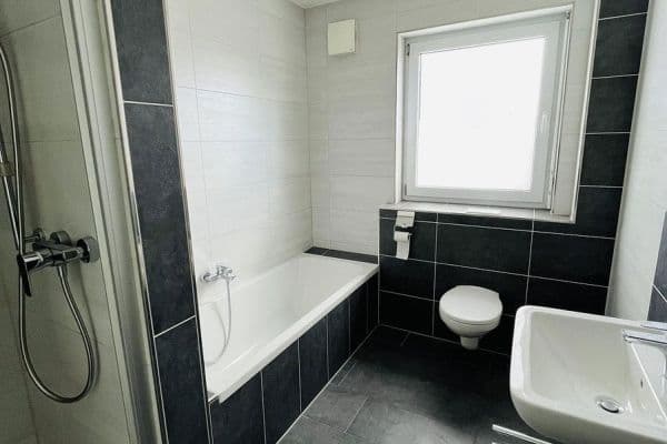 Pronájem bytu 3+1 99 m², Buchenstrasse 25 a, Andernach, Porýní-Falc Pronájem bytu 3+1 99 m², Buchenstrasse 25 a, Andernach, Porýní-Falc