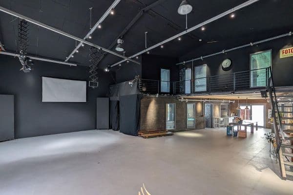 Pronájem nebytového prostoru 395 m², Daimlerstraße 14, Taunusstein, Hessen Pronájem nebytového prostoru 395 m², Daimlerstraße 14, Taunusstein, Hessen