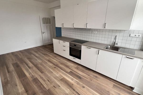 Pronájem bytu 2+1 66 m², Düsseldorf, Severní Porýní-Vestfálsko Pronájem bytu 2+1 66 m², Düsseldorf, Severní Porýní-Vestfálsko