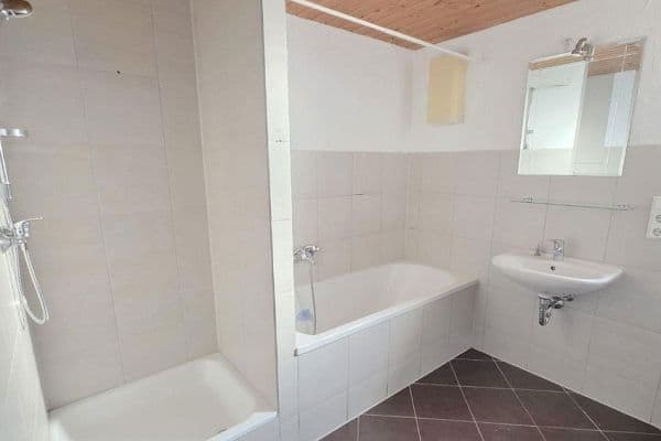 Pronájem bytu 2+1 68 m², Hohenstaufenstr. 56, Pforzheim, Bádensko-Württembersko Pronájem bytu 2+1 68 m², Hohenstaufenstr. 56, Pforzheim, Bádensko-Württembersko