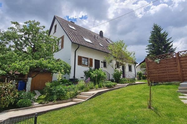 Prodej domu 90 m², pozemek 241 m², Hirschbergstrasse 110, Balingen, Bádensko-Württembersko Prodej domu 90 m², pozemek 241 m², Hirschbergstrasse 110, Balingen, Bádensko-Württembersko