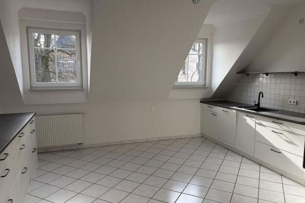 Pronájem bytu 2+1 105 m², Kirchstraße 2, Saarbrücken, Země Sársko Pronájem bytu 2+1 105 m², Kirchstraße 2, Saarbrücken, Země Sársko