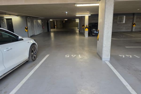 Pronájem garáže 12 m², Kardausova, Praha Pronájem garáže 12 m², Kardausova, Praha