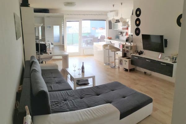 Pronájem bytu 2+kk 54 m², Přeštická, Praha Pronájem bytu 2+kk 54 m², Přeštická, Praha