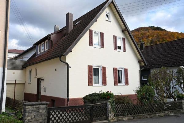 Prodej domu 143 m², pozemek 274 m², Eichendorffstr. 10, Bad Urach Prodej domu 143 m², pozemek 274 m², Eichendorffstr. 10, Bad Urach