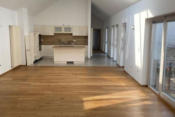 Pronájem bytu 3+1 150 m², Ludwigshafen am Rhein Pronájem bytu 3+1 150 m², Ludwigshafen am Rhein