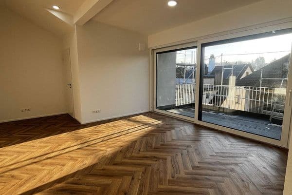 Pronájem bytu 3+1 100 m², Nürtingen Pronájem bytu 3+1 100 m², Nürtingen