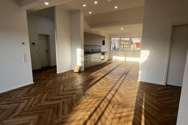 Pronájem bytu 3+1 100 m², Nürtingen Pronájem bytu 3+1 100 m², Nürtingen