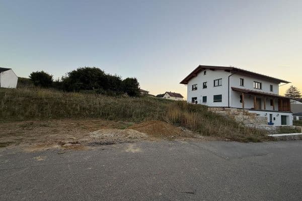 Prodej pozemku 1.213 m², Birkenstraße 4, Rohr Prodej pozemku 1.213 m², Birkenstraße 4, Rohr