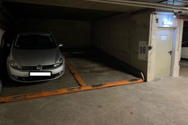 Pronájem garáže, Crusiusstr. 1, München, Bavorsko Pronájem garáže, Crusiusstr. 1, München, Bavorsko