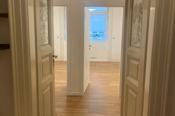 Pronájem nebytového prostoru 32 m², Pařížská, Praha Pronájem nebytového prostoru 32 m², Pařížská, Praha