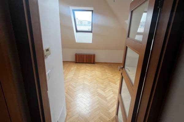 Pronájem bytu 2+1 60 m², Jeremenkova, Praha Pronájem bytu 2+1 60 m², Jeremenkova, Praha