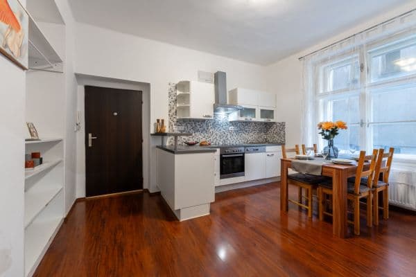 Pronájem bytu 2+1 60 m², K Lanovce, Jáchymov Pronájem bytu 2+1 60 m², K Lanovce, Jáchymov