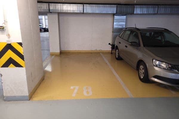 Pronájem garáže 10 m², Hnězdenská, Praha Pronájem garáže 10 m², Hnězdenská, Praha