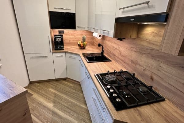 Prodej bytu 2+1 55 m², Nejedlého, Sezemice Prodej bytu 2+1 55 m², Nejedlého, Sezemice