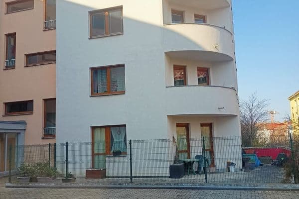 Prodej bytu 1+1 43 m², Strančická, Praha Prodej bytu 1+1 43 m², Strančická, Praha