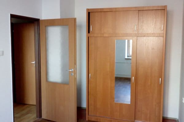 Pronájem bytu 1+1 42 m², Železničního pluku, Pardubice Pronájem bytu 1+1 42 m², Železničního pluku, Pardubice