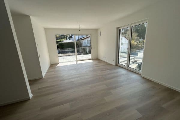 Pronájem bytu 3+1 90 m², Scheckertstrasse 2, Zell am Main, Bavorsko Pronájem bytu 3+1 90 m², Scheckertstrasse 2, Zell am Main, Bavorsko