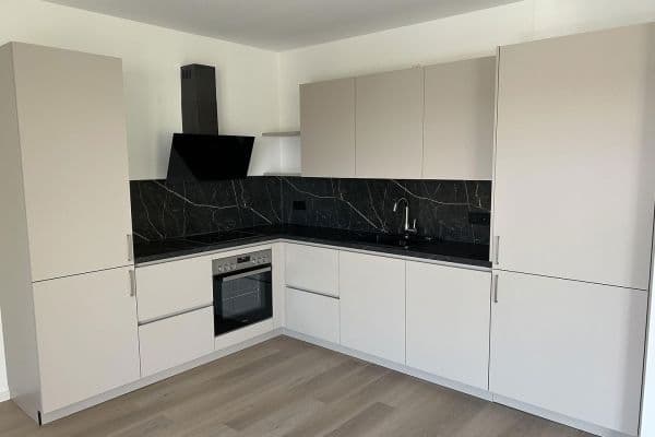 Pronájem bytu 3+1 110 m², Scheckertstrasse 2, Zell am Main Pronájem bytu 3+1 110 m², Scheckertstrasse 2, Zell am Main