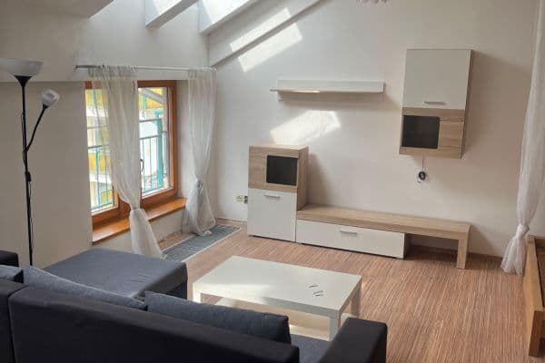 Pronájem bytu 1+kk 37 m², Padovská, Praha Pronájem bytu 1+kk 37 m², Padovská, Praha