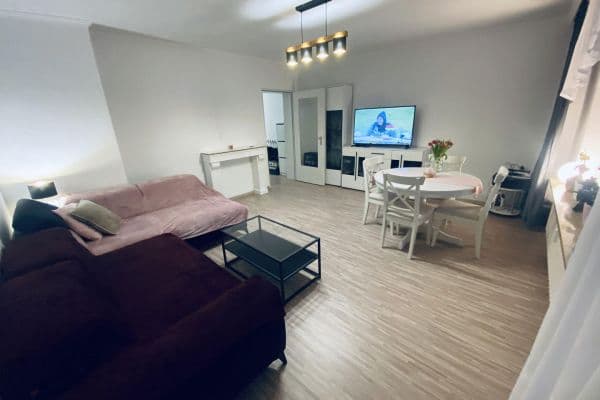 Pronájem bytu 3+1 68 m², Pinneberger Straße 55a, Wedel Pronájem bytu 3+1 68 m², Pinneberger Straße 55a, Wedel