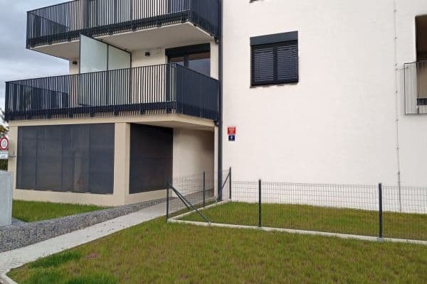 Pronájem bytu 1+kk 32 m², Strážovická, Praha Pronájem bytu 1+kk 32 m², Strážovická, Praha