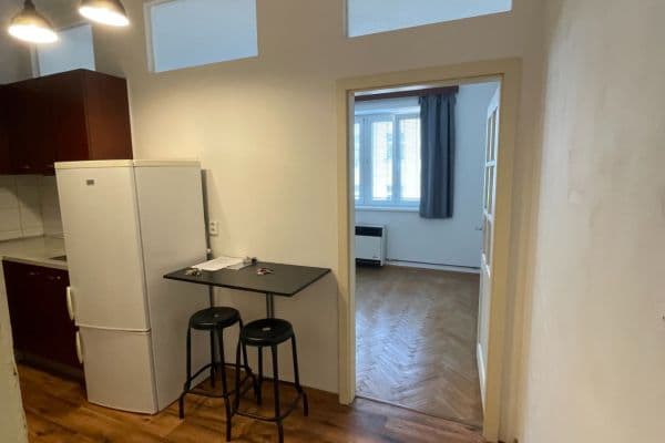 Pronájem bytu 2+kk 47 m², Holandská, Praha Pronájem bytu 2+kk 47 m², Holandská, Praha