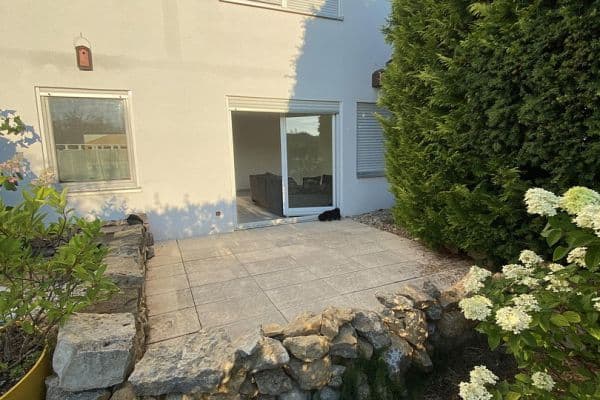 Pronájem bytu 1+1 40 m², Aidlingen Pronájem bytu 1+1 40 m², Aidlingen