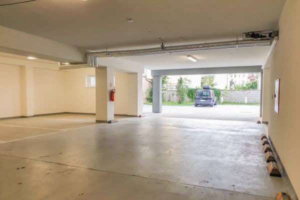 Pronájem garáže 14 m², Rudolfovská tř., České Budějovice, Jihočeský kraj Pronájem garáže 14 m², Rudolfovská tř., České Budějovice, Jihočeský kraj