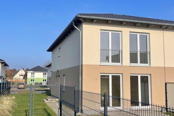 Pronájem domu 140 m², pozemek 400 m², Ottokar-Domma-Weg 9, Schöneiche bei Berlin Pronájem domu 140 m², pozemek 400 m², Ottokar-Domma-Weg 9, Schöneiche bei Berlin