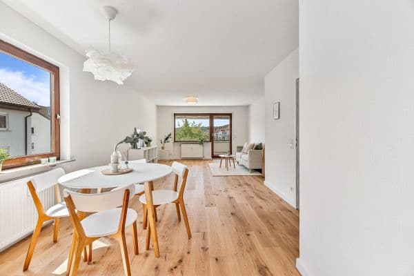 Prodej bytu 3+1 84 m², Leonberg Prodej bytu 3+1 84 m², Leonberg