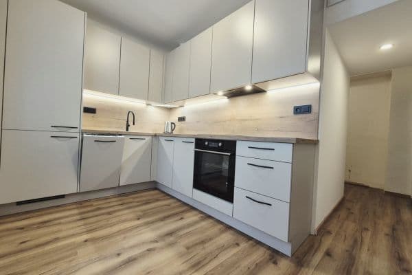 Pronájem bytu 2+1 56 m², Buková, Praha Pronájem bytu 2+1 56 m², Buková, Praha