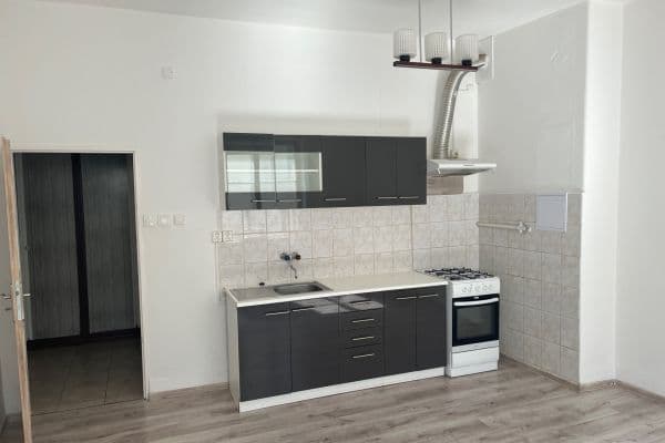 Pronájem bytu 3+kk 64 m², Pernštýnské náměstí, Pardubice, Pardubický kraj Pronájem bytu 3+kk 64 m², Pernštýnské náměstí, Pardubice, Pardubický kraj