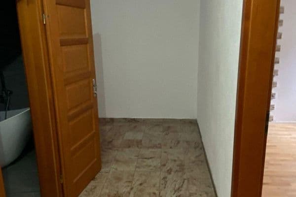 Prodej bytu 4+1 110 m², Holzelfingerstraße 13, Unterhausen Prodej bytu 4+1 110 m², Holzelfingerstraße 13, Unterhausen