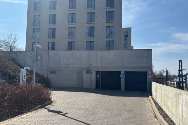 Pronájem garáže 25 m², Novovysočanská, Praha Pronájem garáže 25 m², Novovysočanská, Praha