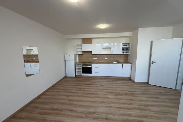 Pronájem bytu 1+kk 35 m², Tovární, Plzeň, Plzeňský kraj Pronájem bytu 1+kk 35 m², Tovární, Plzeň, Plzeňský kraj