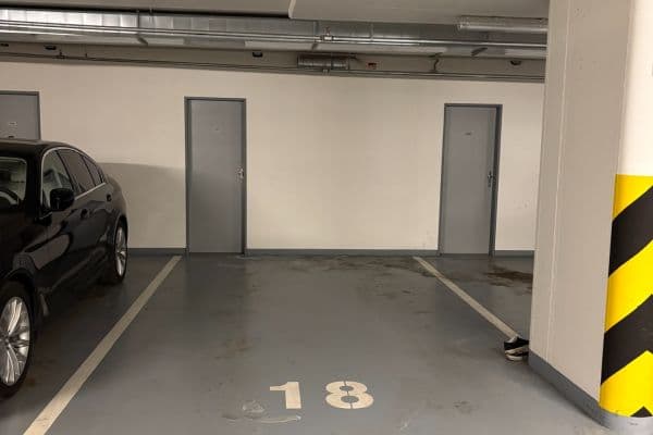 Pronájem garáže 14 m², Petrohradská, Praha Pronájem garáže 14 m², Petrohradská, Praha