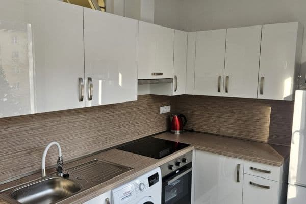 Pronájem bytu 1+1 50 m², Stará cesta, Vsetín Pronájem bytu 1+1 50 m², Stará cesta, Vsetín