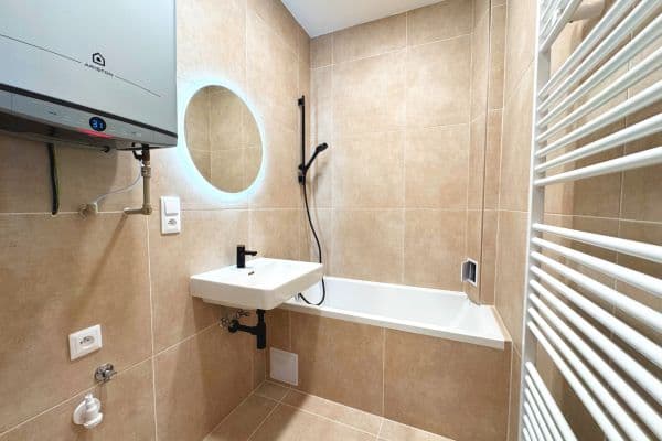 Prodej bytu 2+kk 45 m², 5. května, Praha Prodej bytu 2+kk 45 m², 5. května, Praha