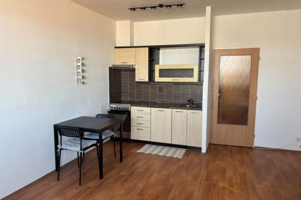 Pronájem bytu 1+kk 38 m², Podkovářská, Praha Pronájem bytu 1+kk 38 m², Podkovářská, Praha