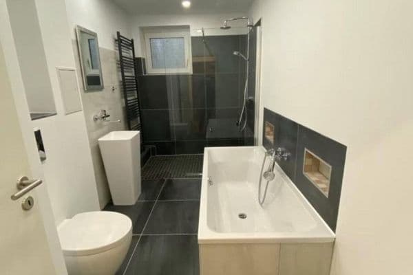 Pronájem bytu 2+1 73 m², Düsseldorf, Severní Porýní-Vestfálsko Pronájem bytu 2+1 73 m², Düsseldorf, Severní Porýní-Vestfálsko