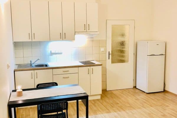 Pronájem bytu 1+kk 25 m², Na Královce, Praha Pronájem bytu 1+kk 25 m², Na Královce, Praha
