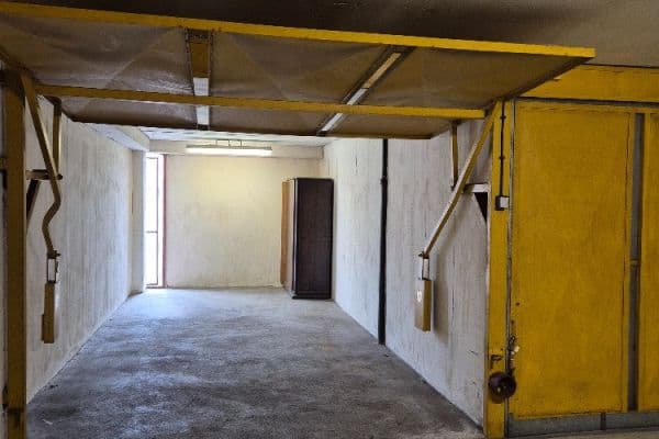 Pronájem garáže 17 m², Navigátorů, Praha Pronájem garáže 17 m², Navigátorů, Praha